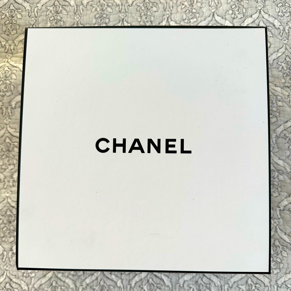 CHANEL perfume box